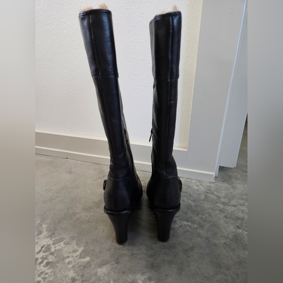 UGG Sidonie Boots - Picture 10 of 14